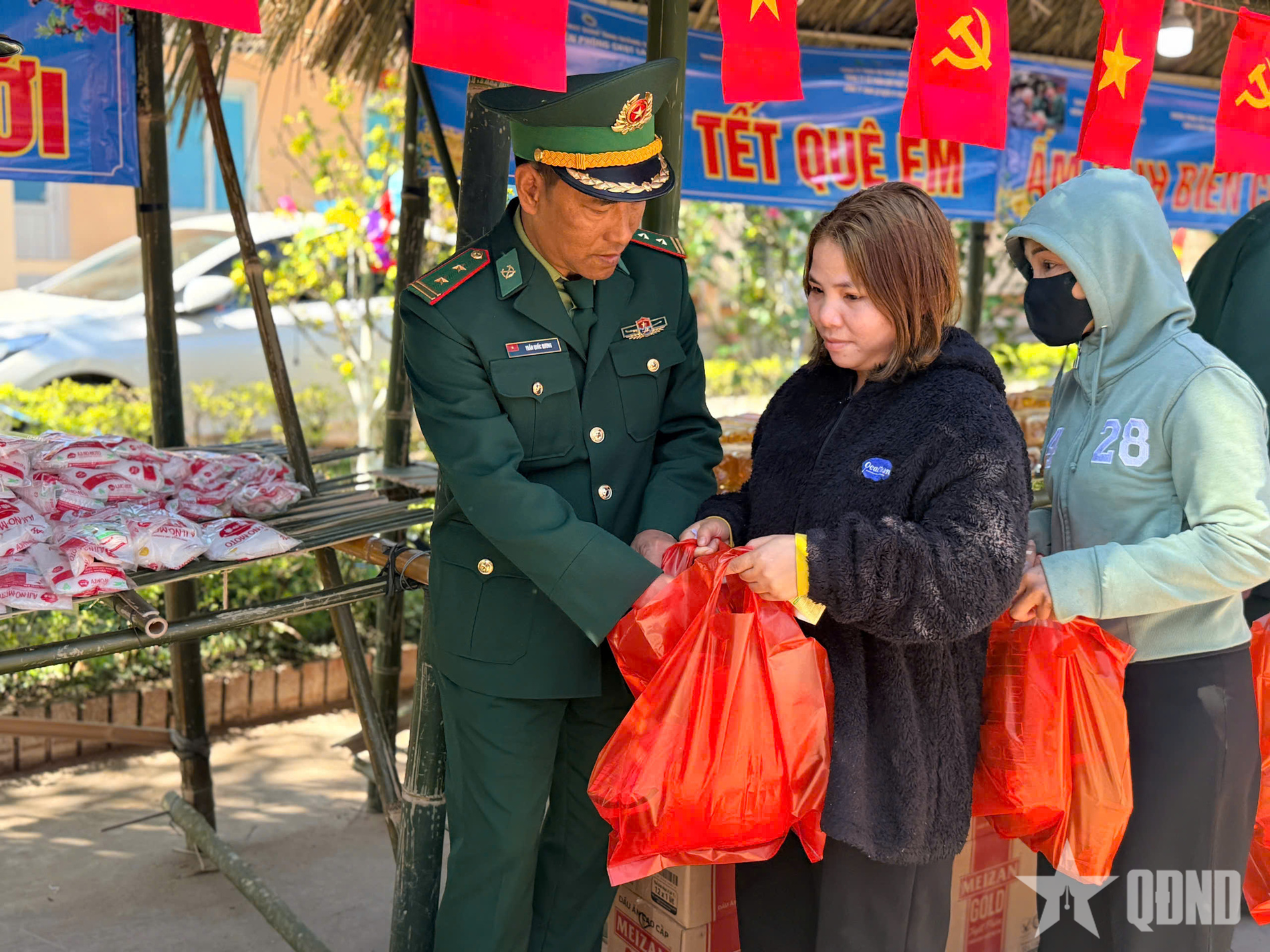 Chăm lo đời sống nhân dân dịp Tết Nguyên đán